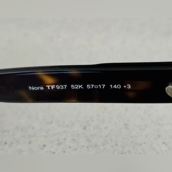 LIKE NEW Tom Ford Nora Sunglasses Tortoise Shell TF937 52K 57 17 140 3 - Picture 7 of 9